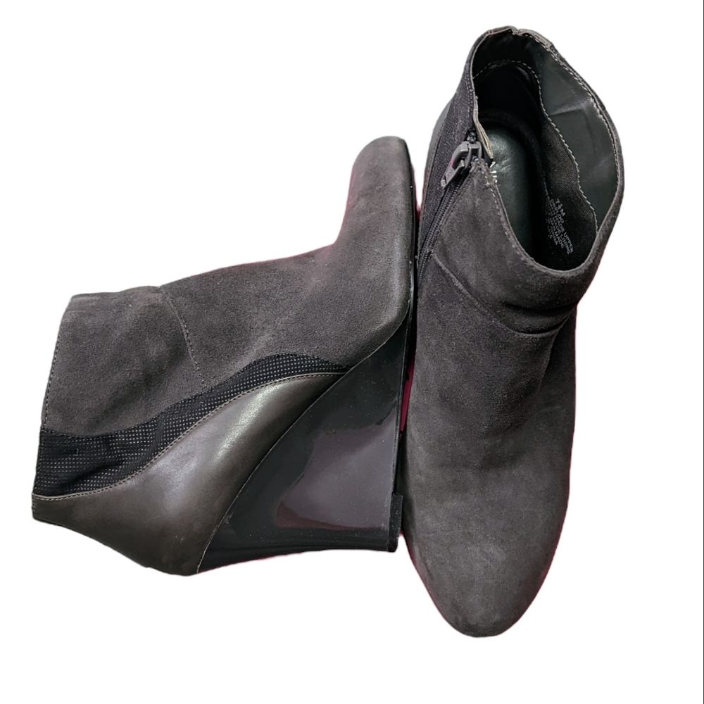 Nine West Wedge Booties / Size 7.5 / Black / Lightly Used